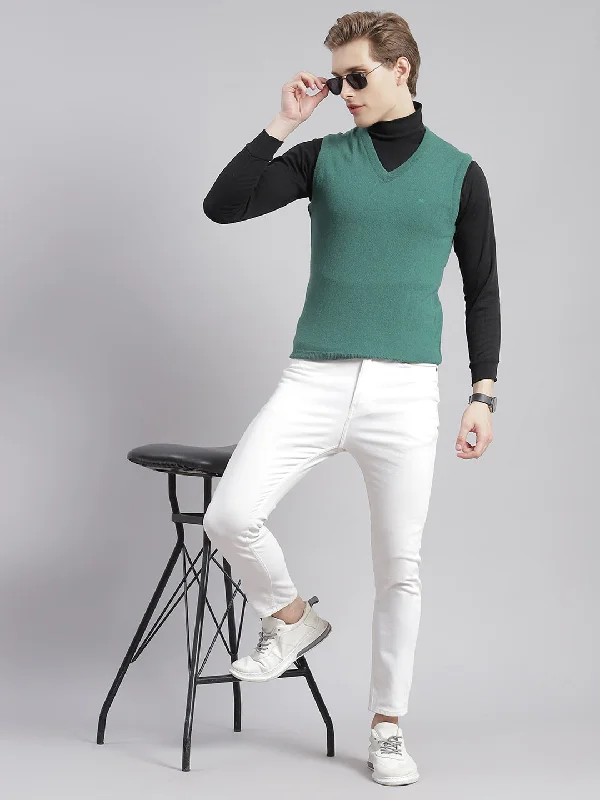 Men Green Solid V Neck Sleeveless Sweaters/Pullovers